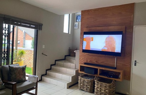 Greater Johannesburg Metropolitan Area Apartamento | Spacious modern 2-bedroom duplex apartment