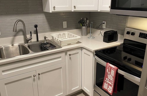 Highland Casa | Spacious & Modern 2-Bedroom Basement Apartment w/ Natural Light & Prime Location
