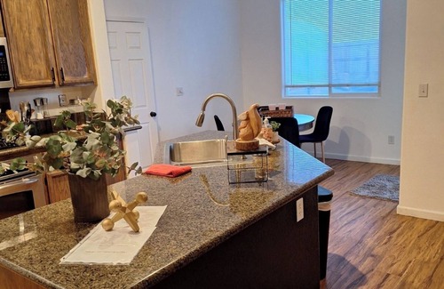 Roosevelt Casa | Spacious Modern 3 bedroom House Near Airport