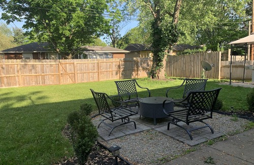 Whitehall Casa | Spacious, modern 4 bd, 2 bath w/upscale backyard