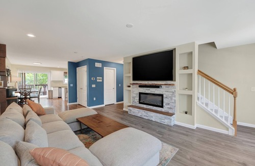 Wilmington Casa | Spacious modern 4-bedroom townhome in Wilmington, up to 10 people