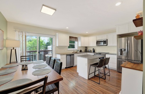 Wilmington Casa | Spacious modern 4-bedroom townhome in Wilmington, up to 10 people