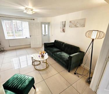 Hull Apartamento | Spacious Modern 4BD House