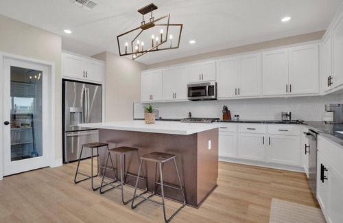 Lathrop Casa | Spacious & modern 5-bedroom home in peaceful Lathrop