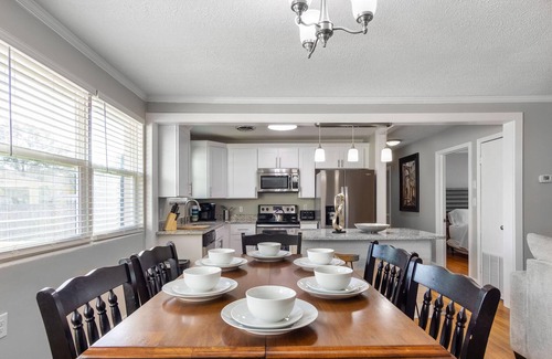 Jacksonville Casa | ~Spacious, Modern 5 Bdrm Home nr NAS Jax & Dwntn~