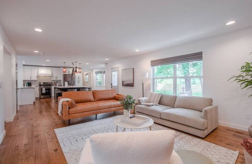 Mason Casa | Spacious, Modern 5B in Mason by I-71, Kings Island