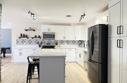 Las Vegas Villa | Spacious & Modern 5Bedroom 3Bath Villa with Private Pool and Hot Jacuzzi