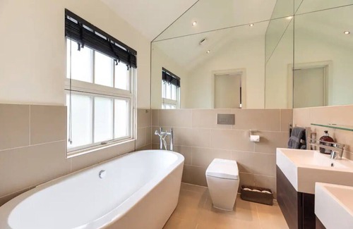 Venetian Islands Villa | Spacious modern 6-bedroom villa in charming venetian islands