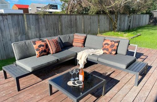 Mangawhai Casa | Spacious, modern, and central by the Seaside