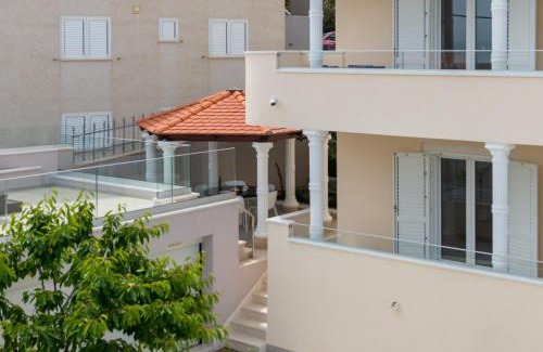 Businci Apartamento | Spacious Modern Apartment Miljak - 1min to the beach