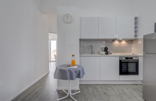 Businci Apartamento | Spacious Modern Apartment Miljak - 1min to the beach