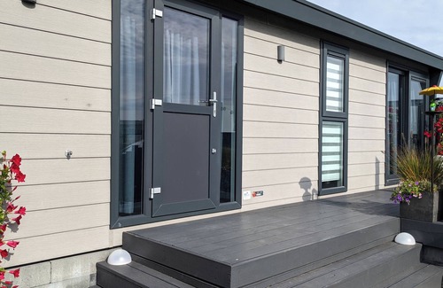 Renesse Chalet De Esquí | Spacious modern chalet with top amenities, 5 minutes from the beach