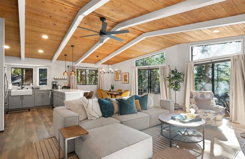 Dorrington Chalet De Esquí | Spacious modern chalet w/fire pit, BBQ, games, ping pong - 5 min from Big Trees!