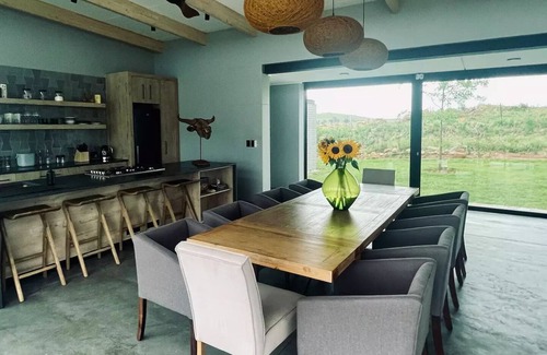 Mogale City Otro | Spacious modern farmhouse on 16 hectares