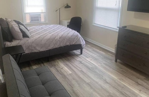 Calumet City Casa | Spacious Modern Getaway Mins From Major Retail