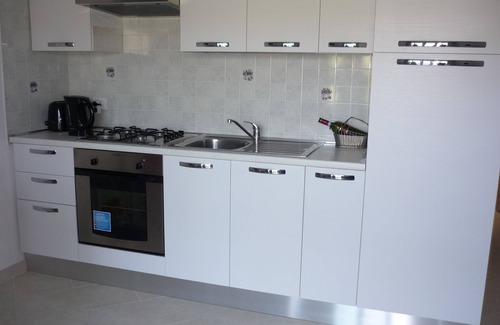 Pizzo Apartamento | Amplio apartamento en planta baja moderna ventilado, con terraza privada y jardín