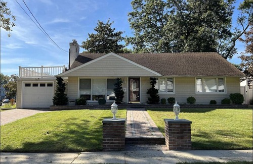 North Valley Stream Casa | Spacious Modern House 15 minutes from JFK airport!