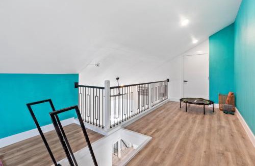 Garden Oaks Casa | Spacious, modern home with loft, 15 minutes from Downtown Houston