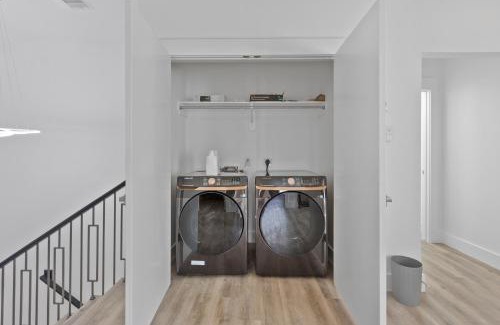 Garden Oaks Casa | Spacious, modern home with loft, 15 minutes from Downtown Houston