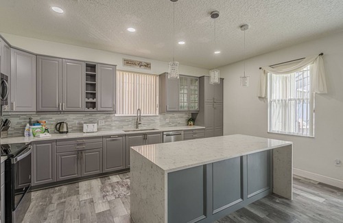 Windwood Bay Casa | Spacious Modern Pool Home w/ 3 Masters Amazing Games Rm & Secret Harry Potter Rm