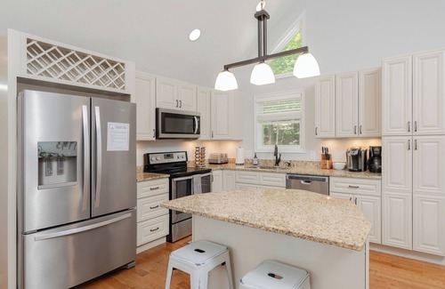 Massanutten Casa | Spacious Modern Retreat w/ Game Room, Huge Deck & Resort Access in Massanutten