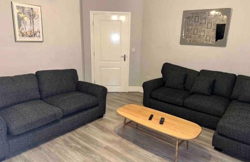 Peterborough Casa | Spacious & Modern Retreat Garden Free Parking!