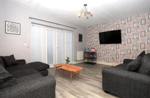 Peterborough Casa | Spacious & Modern Retreat Garden Free Parking!
