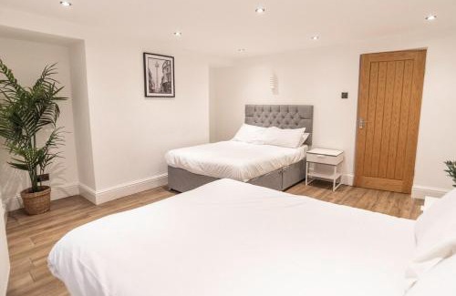 St George's Quarter Apartamento | Spacious Modern Retreat Sleeps 11 Liverpool City