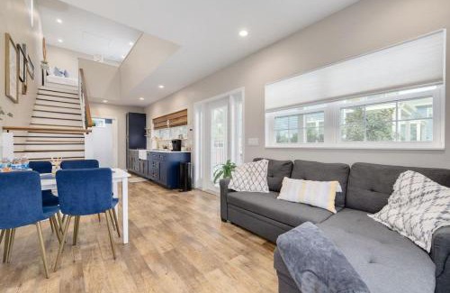 Downtown Dunedin Casa | Spacious & Modern Tiny Home with Pool in Dunedin