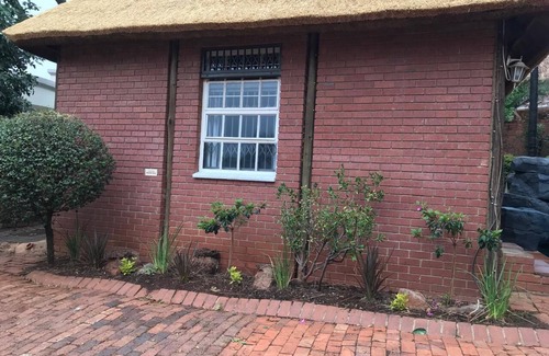 Bedfordview Casa | Spacious & Modern Unit ll Close to OR Tambo ll Quiet & Safe