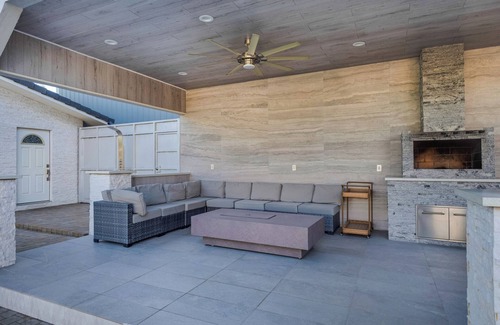 Spring Valley Casa | Spacious Modern Villa in fantastic Las Vegas with SAUNA+fire pit+pool+spa