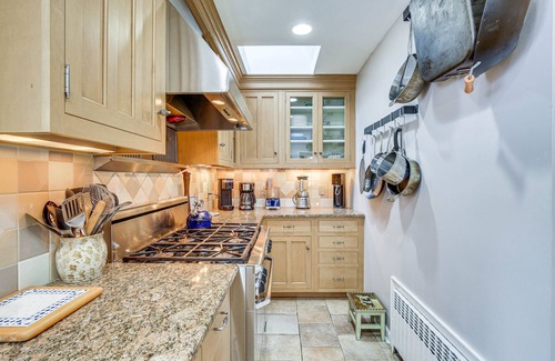 Mount Kisco Casa | Spacious Mount Kisco Home < 1 Mi to Downtown!