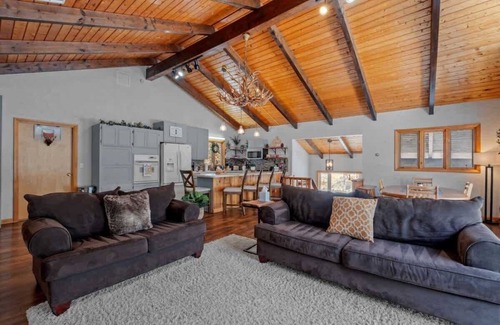 Jackson Chalet De Esquí | Spacious Mountain Chalet: Game Room & Pet-Friendly