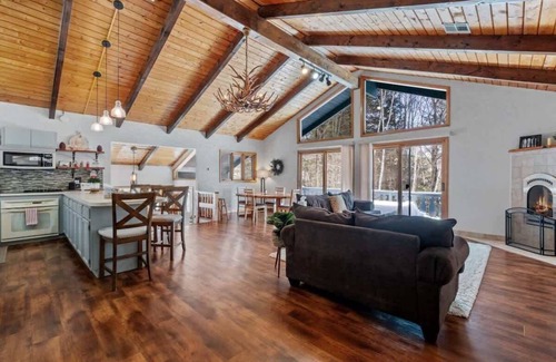 Jackson Chalet De Esquí | Spacious Mountain Chalet: Game Room & Pet-Friendly