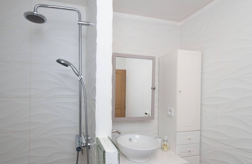 Allemond Otro | Spacious Mountain Gîte Vermarine ideal for families, Cycle and Ski sleeps to 10