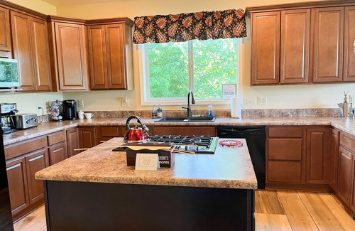 Marble Casa | Spacious Mountain Retreat with Stunning Views of the Blue Ridge Mountains