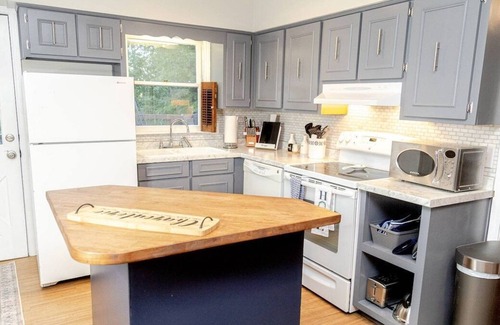Warm Springs Cabina | Spacious Mountain Top Chalet