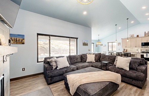Sturgis Casa | Spacious mountain view home with gas fireplace, game room & heated 4 car garage