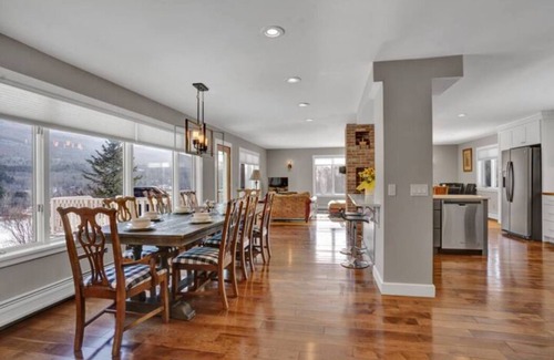 Stowe Hollow Casa | Spacious Mtn Getaway, Breathtaking Views, 5 Min to Town