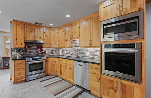 Mount Olympus Casa | Spacious MTN Retreat Near Ski Resorts. Elevator, Home Office, and Pet-Friendly