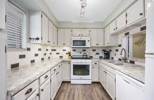 Rockford Casa | Spacious multi-unit retreat in Rockford