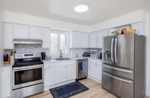 Riverhead Casa | Spacious multiples bedroom house in enchanting Calverton with WiFi, AC