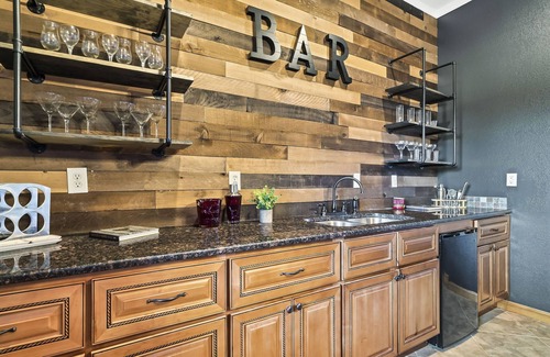 Murphy Cabina | Spacious Murphy Cabin w/ Game Rooms + Mtn Views!