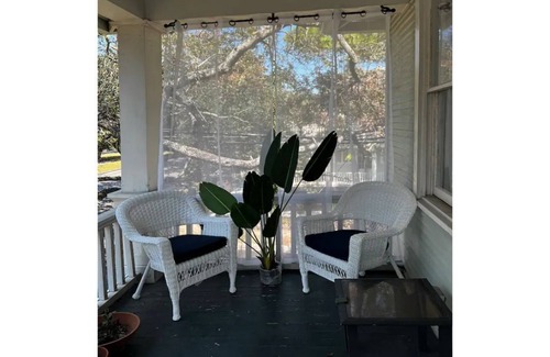 Broadmoor Condominio | Spacious Napoleon Ave Condo (Gold)