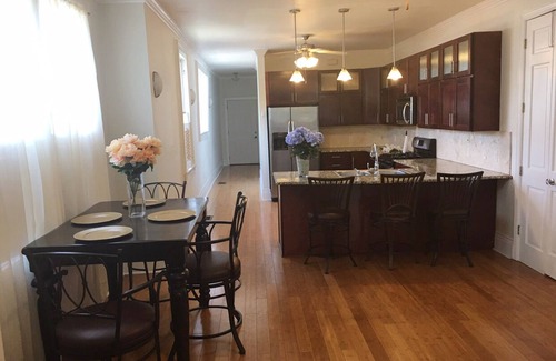 Broadmoor Apartamento | Spacious Napoleon Ave Mardi Gras Apartment