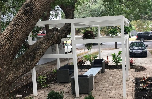 Broadmoor Apartamento | Spacious Napoleon Ave Mardi Gras Apartment