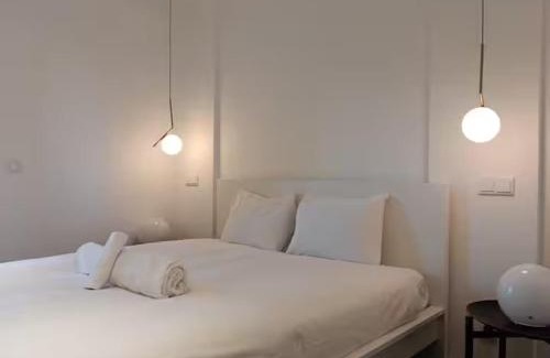 Reboleira Apartamento | Spacious & Near the Subway