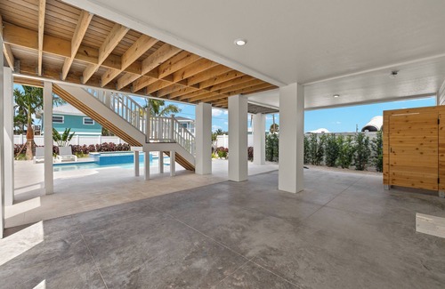 Mid Island Casa | Spacious NEW 5-bedroom house with pool and hot tub.