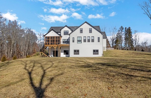 Poughkeepsie Casa | Spacious New Luxurious holiday house in lovely Hudson Valley