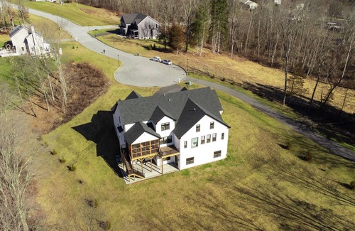 Poughkeepsie Casa | Spacious New Luxurious holiday house in lovely Hudson Valley